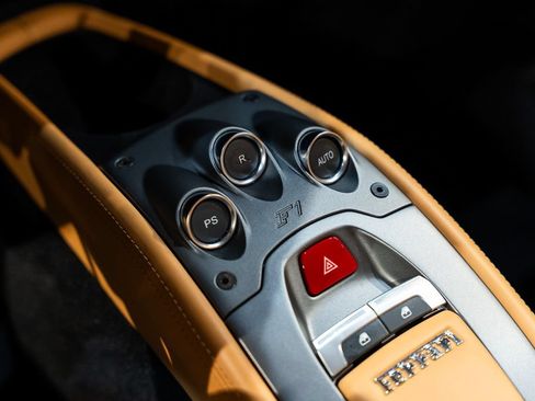 Used 2010 Ferrari 458 Italia Coupe RWD image 39