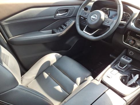 Used 2023 Nissan Rogue SL w/ SL Premium Package FWD image 9