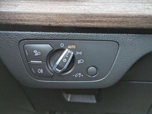 Used 2022 Audi Q5 2.0T Premium w/ Convenience Package image 17