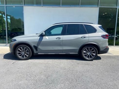 Used 2025 BMW X5 xDrive40i w/ Parking Assistance Package AWD/4WD image 2