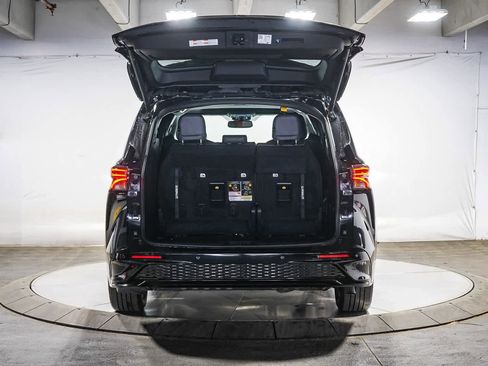 Used 2024 Toyota Sienna XSE w/ XSE Plus Package image 28