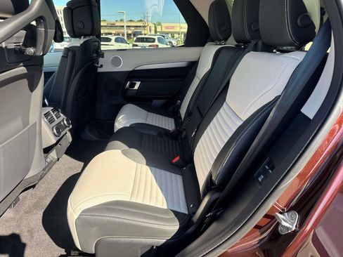 New 2026 Land Rover Discovery Limited Edition image 8
