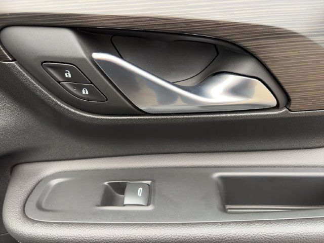 Used 2022 GMC Terrain SLT w/ Infotainment Package II AWD/4WD image 17
