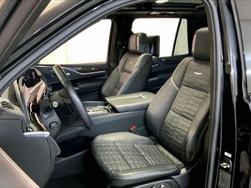 Used 2023 Cadillac Escalade Sport Platinum image 4