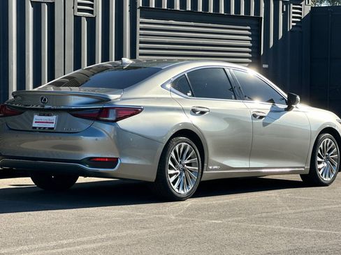Used 2019 Lexus ES 300h w/ Luxury Package image 8