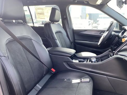 New 2025 Jeep Grand Cherokee L Altitude AWD/4WD image 11