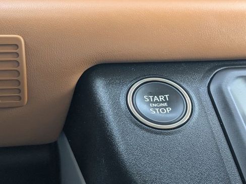 Used 2024 Land Rover Defender 110 SE image 22