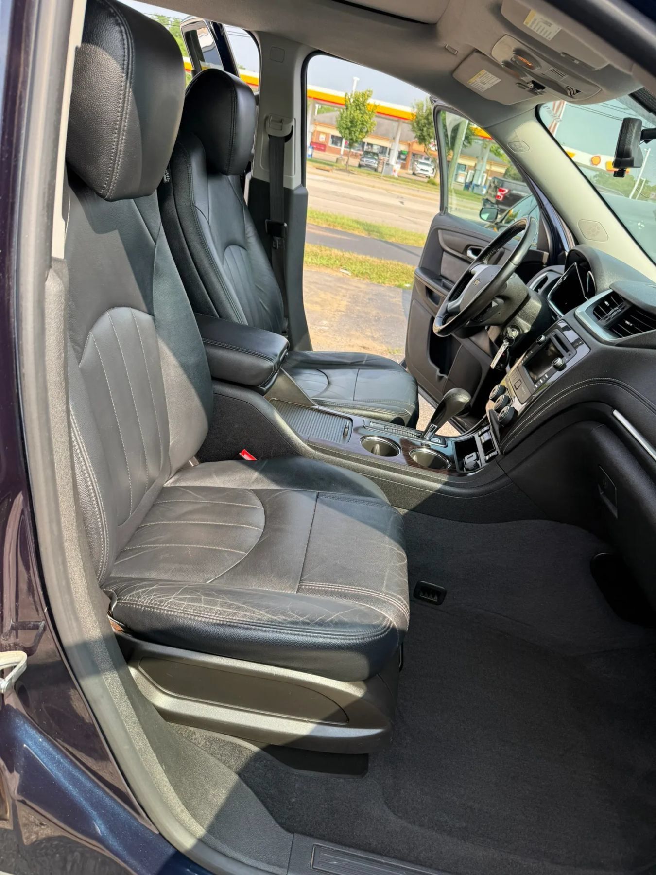 Used 2017 Chevrolet Traverse LT w/ Style and Technology Package FWD image 24