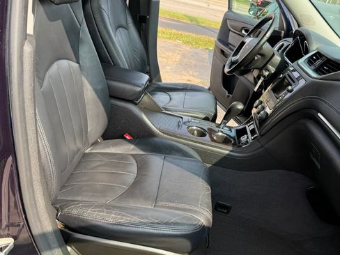 Used 2017 Chevrolet Traverse LT w/ Style and Technology Package FWD image 24