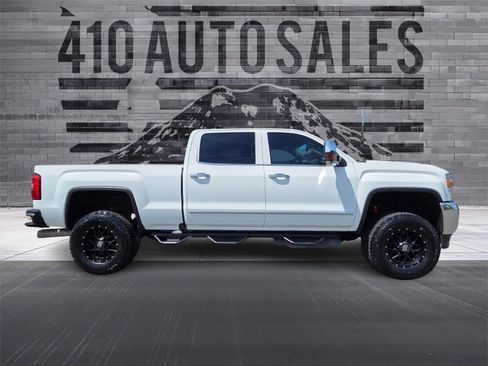 Used 2019 GMC Sierra 2500 SLT w/ Duramax Plus Package AWD/4WD image 2