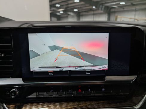 Used 2025 GMC Sierra 1500 Elevation image 25