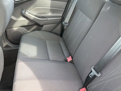 Used 2015 Ford Focus SE FWD image 32