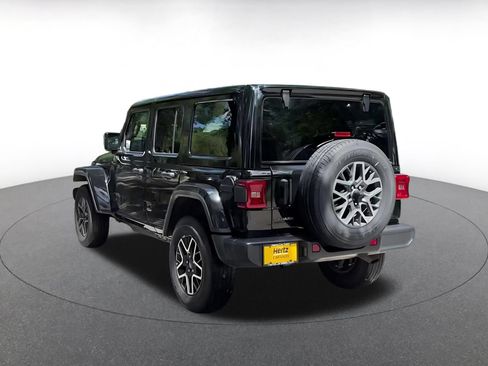 Used 2025 Jeep Wrangler Unlimited Sahara AWD/4WD image 10