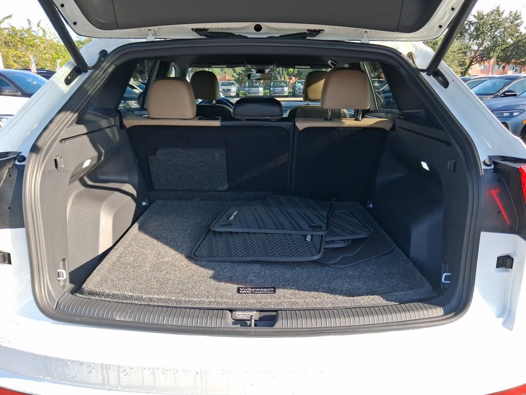 Certified 2024 Volkswagen Atlas Cross Sport SE FWD image 13