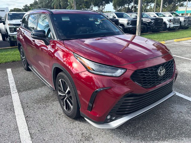 Used 2022 Toyota Highlander XSE FWD image 1