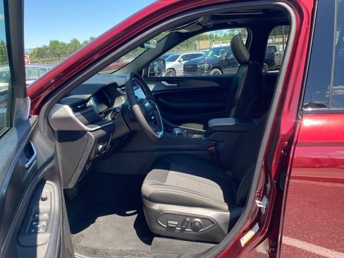 New 2025 Jeep Grand Cherokee Laredo X w/ Luxury Tech Group I AWD/4WD image 15