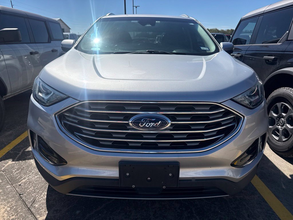 Used 2019 Ford Edge Titanium FWD image 2