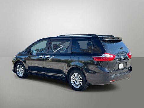 Used 2017 Toyota Sienna XLE w/ XLE Navigation Package image 28