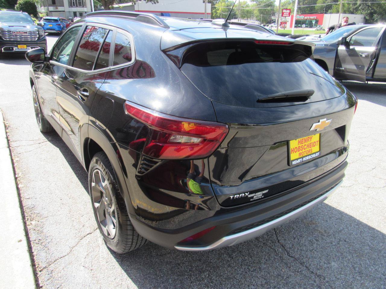 Used 2025 Chevrolet Trax LT FWD image 11