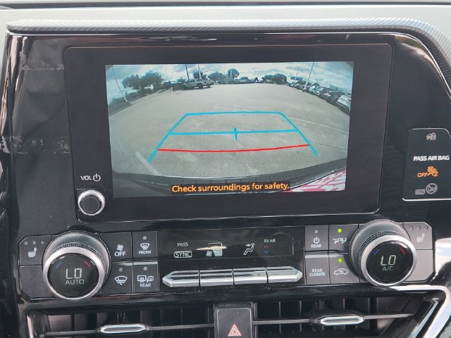 Used 2023 Toyota Highlander XSE FWD image 13