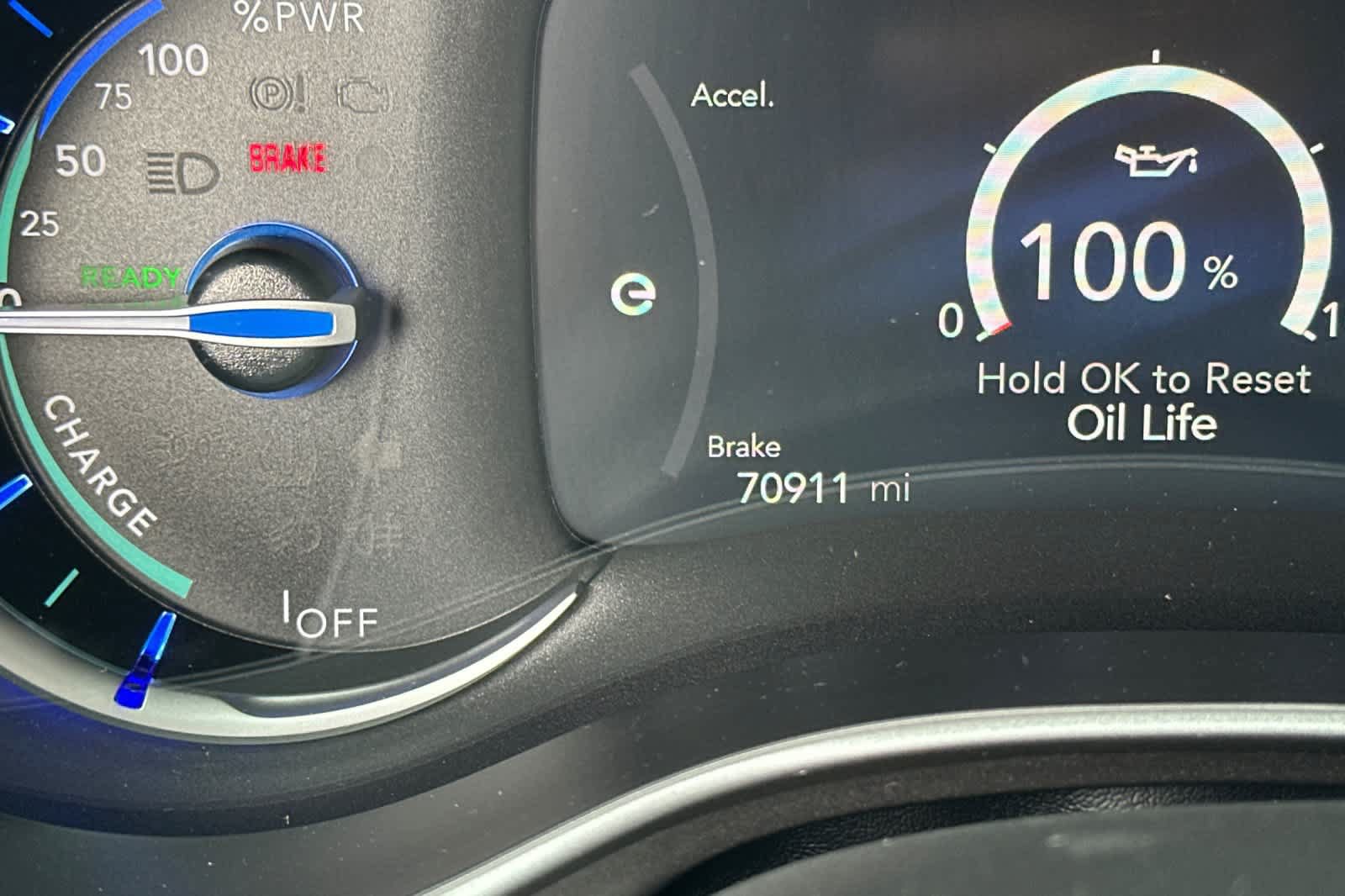 Used 2024 Chrysler Pacifica Limited FWD image 23