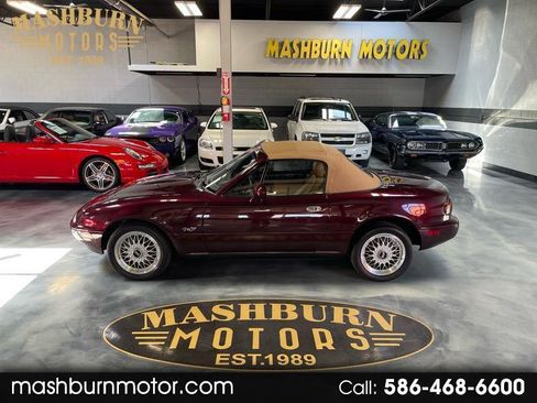 Used 1995 MAZDA MX-5 Miata M-Edition RWD image 1
