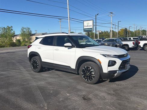 Used 2023 Chevrolet TrailBlazer LT w/ Convenience Package AWD/4WD image 2