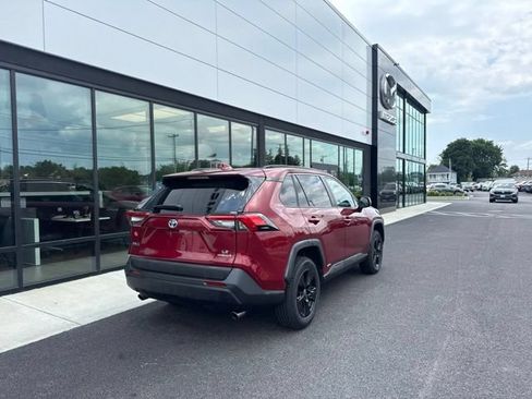 Used 2024 Toyota RAV4 LE AWD/4WD image 3