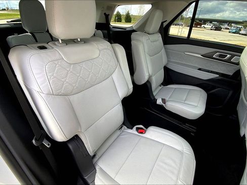 Used 2026 Ford Explorer Platinum w/ LUX Leather Package AWD/4WD image 27