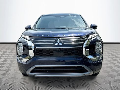 Used 2025 Mitsubishi Outlander SE FWD image 2