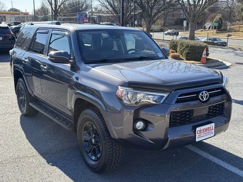 Used 2020 Toyota 4Runner SR5 Premium image 2