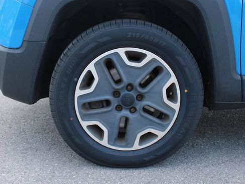 Used 2015 Jeep Renegade Trailhawk w/ Premium Leather Group AWD/4WD image 33