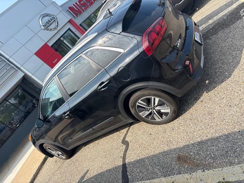 Used 2021 Kia Niro LXS FWD image 6
