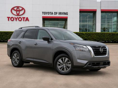 Used 2023 Nissan Pathfinder S FWD image 2