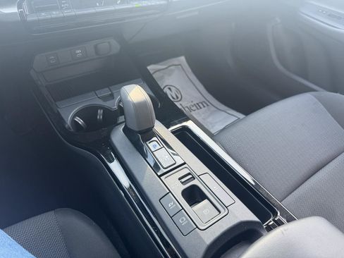 Used 2025 Toyota Prius LE FWD image 22