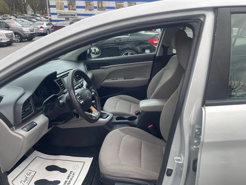 Used 2019 Hyundai Elantra SE image 12