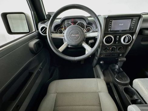 Used 2008 Jeep Wrangler Unlimited Sahara w/ Dual Top Group AWD/4WD image 19
