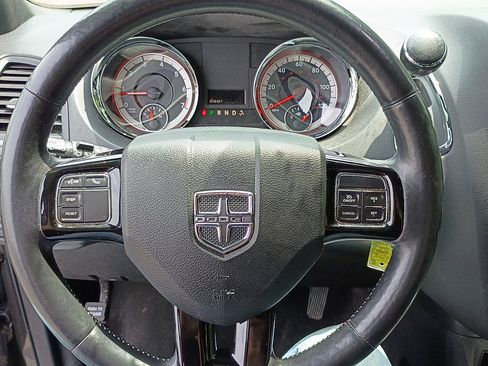 Used 2016 Dodge Grand Caravan SXT FWD image 26