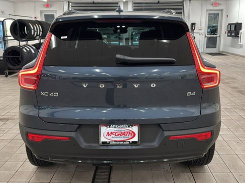 Used 2026 Volvo XC40 B4 Plus w/ Climate Package image 6