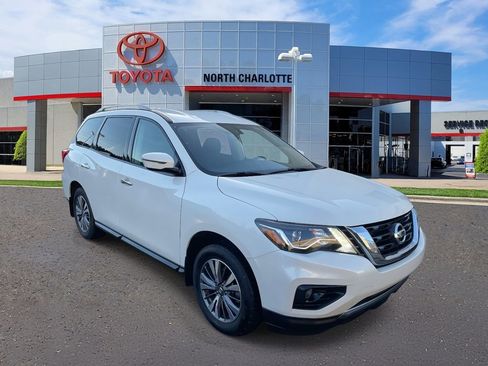 Used 2017 Nissan Pathfinder SV w/ Trailer Tow Package image 2