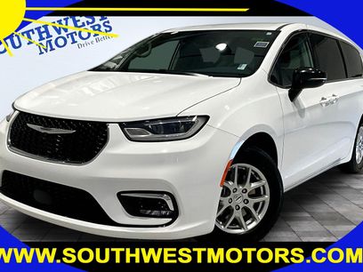 Used 2024 Chrysler Pacifica Touring-L