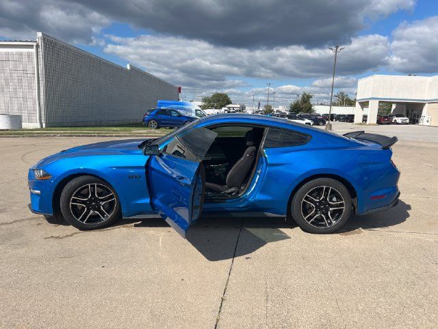 Used 2019 Ford Mustang GT RWD image 4