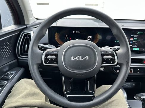 Certified 2024 Kia Sorento LX image 32