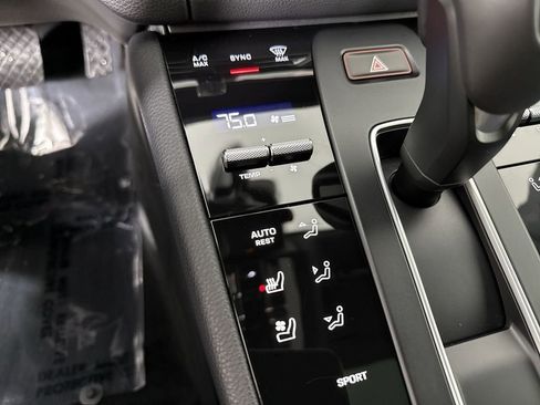 Certified 2025 Porsche Macan image 31