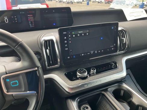 Used 2025 Ford Expedition Tremor AWD/4WD image 16