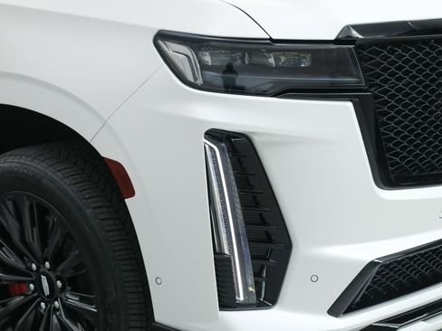 Used 2024 Cadillac Escalade ESV V w/ LPO, ONYX Package image 13