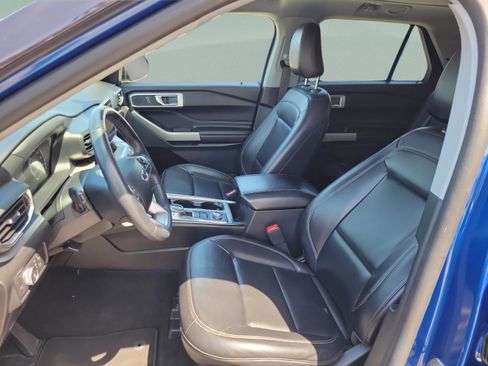 Used 2021 Ford Explorer XLT w/ Equipment Group 202A AWD/4WD image 17