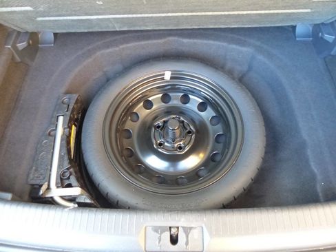 Used 2017 Volkswagen Golf SE image 39