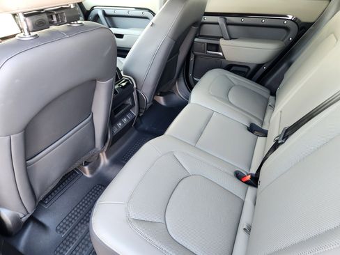 Certified 2025 Land Rover Defender 110 S image 31