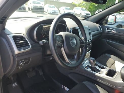 Used 2019 Jeep Grand Cherokee Altitude AWD/4WD image 19